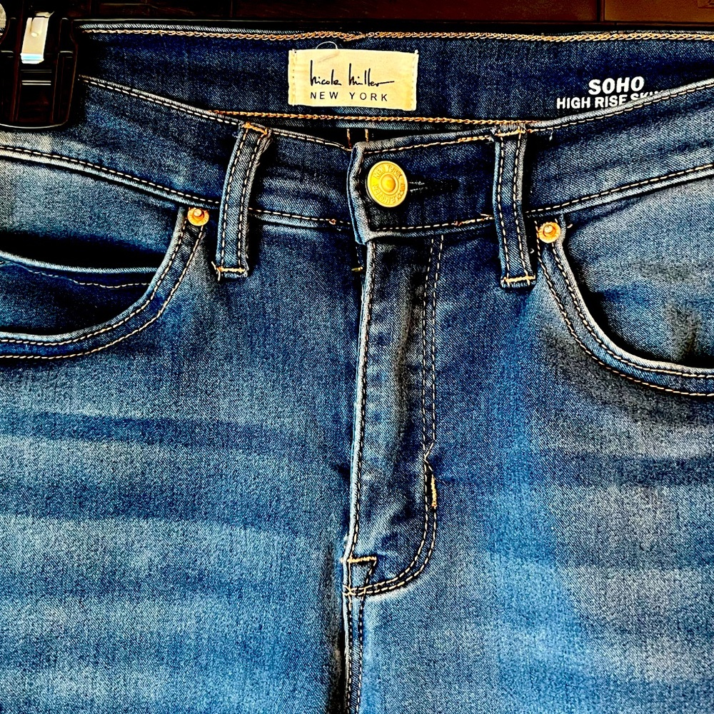 Women’s gently worn stretchy denim jeans by Nicole Miller size 8